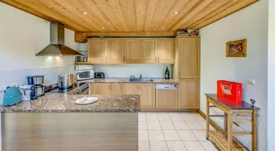 Cuisine ou kitchenette dans l'établissement Chalet Aspen - Chalet 170m2 - 6 chambres, 6 salles de bain, sauna MAE-3405