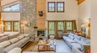 Coin salon dans l'établissement Chalet Aspen - Chalet 170m2 - 6 chambres, 6 salles de bain, sauna MAE-3405
