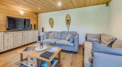 Coin salon dans l'établissement Chalet Aspen - Chalet 170m2 - 6 chambres, 6 salles de bain, sauna MAE-3405