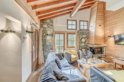 Télévision ou salle de divertissement dans l'établissement Chalet Crystal Ridge - Chalet - 129m2 - 6 chambres, 6 salles de bain MAE-3406