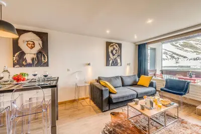 Coin salon dans l'établissement Résidence MoutiÈres B - Appartement duplex rénové 4, confortable MAE-3382