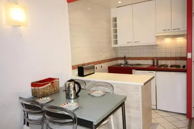Cuisine ou kitchenette dans l'établissement Résidence Slalom - design,moderne, confortable MAE-3654