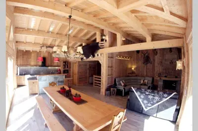 Coin salon dans l'établissement Chalet La Fontanette