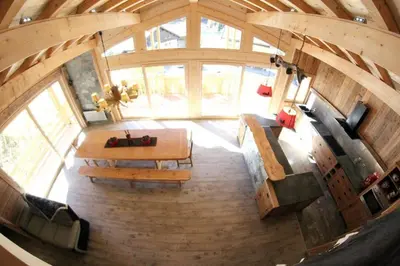 Coin salon dans l'établissement Chalet La Fontanette