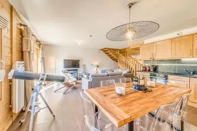 Cuisine ou kitchenette dans l'établissement Résidence Les Balcons EtoilÉs - Appartement 4 au pied des pistes MAE-3253