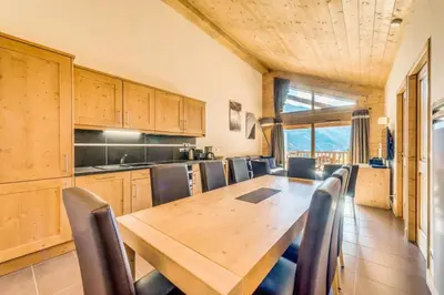 Cuisine ou kitchenette dans l'établissement Résidence Les Balcons EtoilÉs - Appartement 4 au pied des pistes MAE-3256