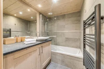 Salle de bains dans l'établissement Résidence Les Balcons EtoilÉs - Appartement 4 au pied des pistes MAE-3260