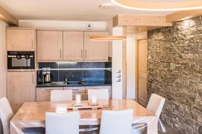 Cuisine ou kitchenette dans l'établissement Résidence Les Balcons EtoilÉs - Appartement 4 au pied des pistes MAE-3260