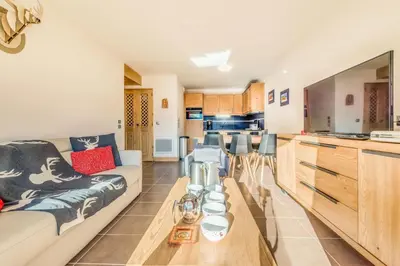 Cuisine ou kitchenette dans l'établissement Résidence Les Balcons EtoilÉs - Appartement 4 au pied des pistes MAE-3261