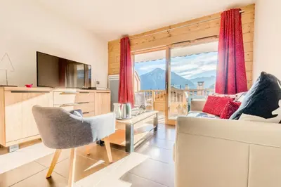 Télévision ou salle de divertissement dans l'établissement Résidence Les Balcons EtoilÉs - Appartement 4 au pied des pistes MAE-3261