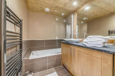 Salle de bains dans l'établissement Résidence Les Balcons EtoilÉs - Appartement 4 au pied des pistes MAE-3263