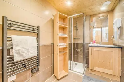Salle de bains dans l'établissement Résidence Les Balcons EtoilÉs - Appartement 4 au pied des pistes MAE-3266