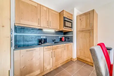 Cuisine ou kitchenette dans l'établissement Résidence Les Balcons EtoilÉs - Appartement 4 au pied des pistes MAE-3268