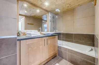 Salle de bains dans l'établissement Résidence Les Balcons EtoilÉs - Appartement 4 au pied des pistes MAE-3269