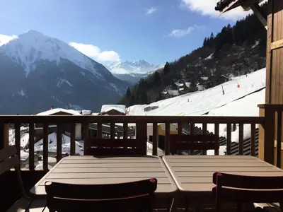Vue générale sur la montagne ou vue sur la montagne depuis l'appartement