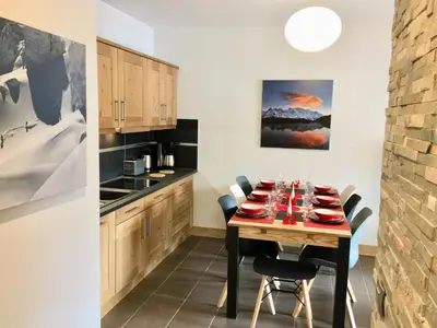 Cuisine ou kitchenette dans l'établissement Résidence Les Balcons EtoilÉs - Appartement 4 au pied des pistes MAE-3269