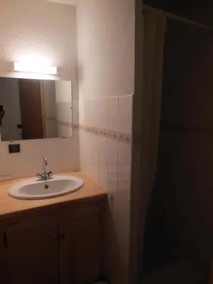 Salle de bains dans l'établissement Résidence Le Chardonnet - Appartement à 200 m des psites avec belle vue MAE-3275