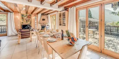 Coin salon dans l'établissement Résidence Hameau Des Rochers - Chalets pour 14 Personnes MAE-3284