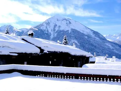 Vue générale sur la montagne ou vue sur la montagne depuis le chalet