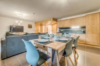 Cuisine ou kitchenette dans l'établissement Résidence Les Balcons EtoilÉs - Appartement 4 au pied des pistes MAE-3289