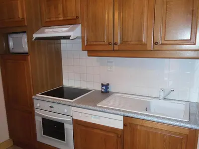 Cuisine ou kitchenette dans l'établissement Résidence La Tour Du Merle - 4 Pièces pour 7 Personnes MAE-3298