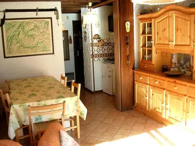 Cuisine ou kitchenette dans l'établissement Résidence Les PrimevÈres - 3 Pièces pour 6 Personnes MAE-3301