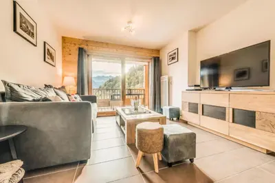 Télévision ou salle de divertissement dans l'établissement Résidence Les Balcons EtoilÉs - Appartement 4 au pied des pistes MAE-3304