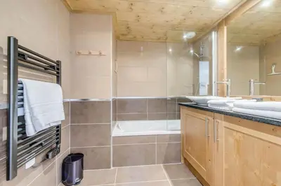 Salle de bains dans l'établissement Résidence Les Balcons EtoilÉs - Appartement 4 au pied des pistes MAE-3304