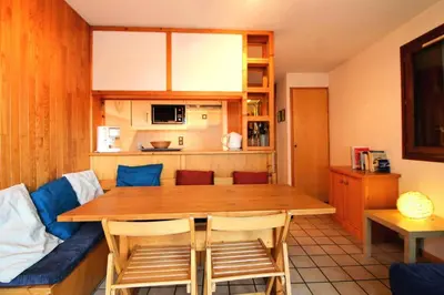 Cuisine ou kitchenette dans l'établissement Résidence Le Centre - 2 Pièces pour 6 Personnes MAE-3305