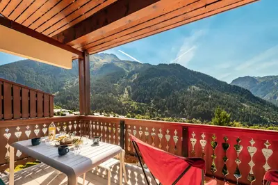 Vue générale sur la montagne ou vue sur la montagne depuis l'appartement