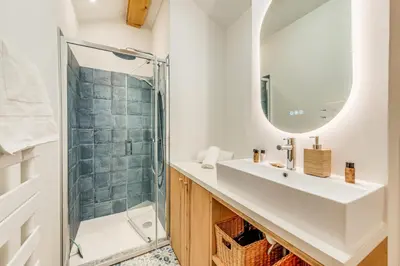 Salle de bains dans l'établissement Résidence Le Chardonnet - 3 Pièces pour 7 Personnes MAE-3309