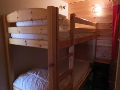Un ou plusieurs lits superposés dans un hébergement de l'établissement Résidence La Tour Du Merle - 4 Pièces pour 6 Personnes MAE-3312
