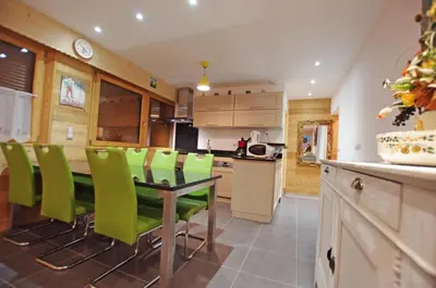 Cuisine ou kitchenette dans l'établissement Résidence Le Seillon - 3 Pièces pour 6 Personnes MAE-3325