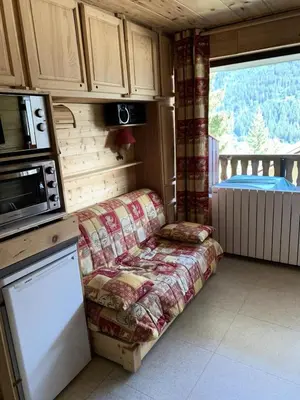 Cuisine ou kitchenette dans l'établissement Résidence BruyÈres - Les Hauts De Planchamp - Studio pour 3 Personnes MAE-3349
