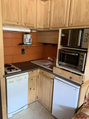 Cuisine ou kitchenette dans l'établissement Résidence BruyÈres - Les Hauts De Planchamp - Studio pour 3 Personnes MAE-3349
