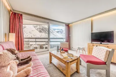 Télévision ou salle de divertissement dans l'établissement Résidence Palafour - 3 pièces renové 3 - familial, spacieux - 2 salle de bain/douche - balcon vue lac MAE-3381