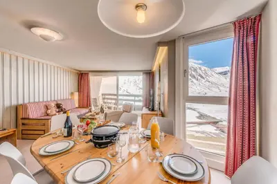 Vue générale sur la montagne ou vue sur la montagne depuis l'appartement