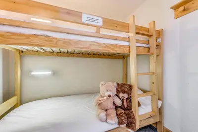 Un ou plusieurs lits dans un hébergement de l'établissement Résidence Palafour - 3 pièces renové 3 - familial, spacieux - 2 salle de bain/douche - balcon vue lac MAE-3381