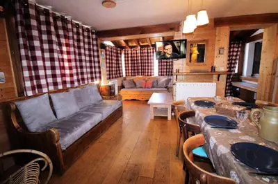 Coin salon dans l'établissement Chalet Bobech - chalet traditionnel, terrase plein sud MAE-3383