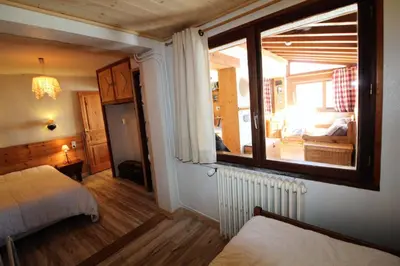 Un ou plusieurs lits dans un hébergement de l'établissement Chalet Bobech - chalet traditionnel, terrase plein sud MAE-3383