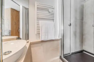 Salle de bains dans l'établissement Résidence Palafour - Appartement 3 - vue lac - 80m2 - 8 personnes MAE-3419