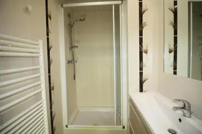 Salle de bains dans l'établissement Résidence Armaillis - Appartment familial, confortable, vue lac MAE-3427