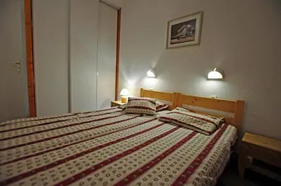 Un ou plusieurs lits dans un hébergement de l'établissement Résidence Bec Rouge - Vue lac, sur les pistes MAE-3448