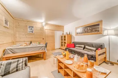 Un ou plusieurs lits dans un hébergement de l'établissement Résidence Bec Rouge - Appartement rénové 3, ski au pied, vue lac MAE-3464
