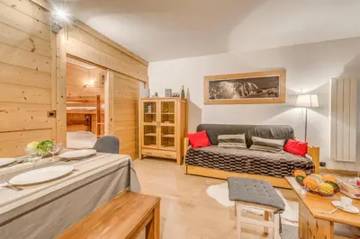 Coin salon dans l'établissement Résidence Bec Rouge - Appartement rénové 3, ski au pied, vue lac MAE-3464