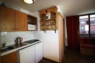 Cuisine ou kitchenette dans l'établissement Résidence Rond Point Des Pistes - proximité immédiate des pistes et des remontées mécaniques (Funiculaire) MAE-3472