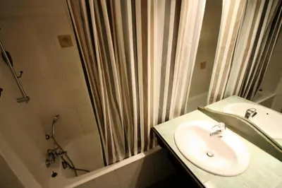 Salle de bains dans l'établissement Résidence Palafour - Studio chaleureux, terrasse vue lac MAE-3615