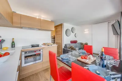 Cuisine ou kitchenette dans l'établissement Résidence Palafour - Studio cabine 4 personnes pieds des pistes - balcon vue Grande Sassière MAE-3629