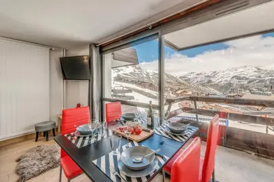 Vue générale sur la montagne ou vue sur la montagne depuis l'appartement