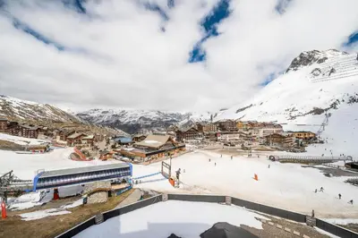 L'établissement Résidence Palafour - Studio cabine 4 personnes pieds des pistes - balcon vue Grande Sassière MAE-3629 en hiver